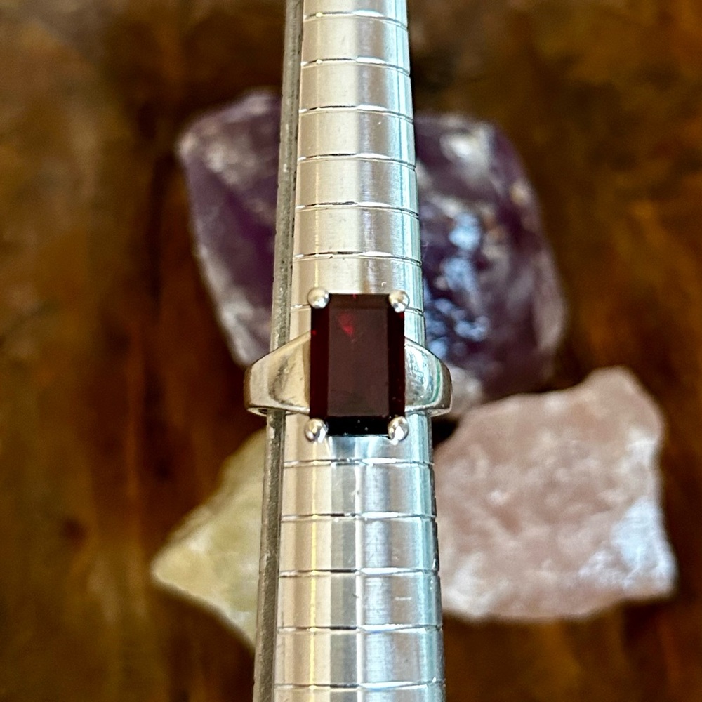 James Avery Sterling Bella Garnet Ring. Retired. Sz 5